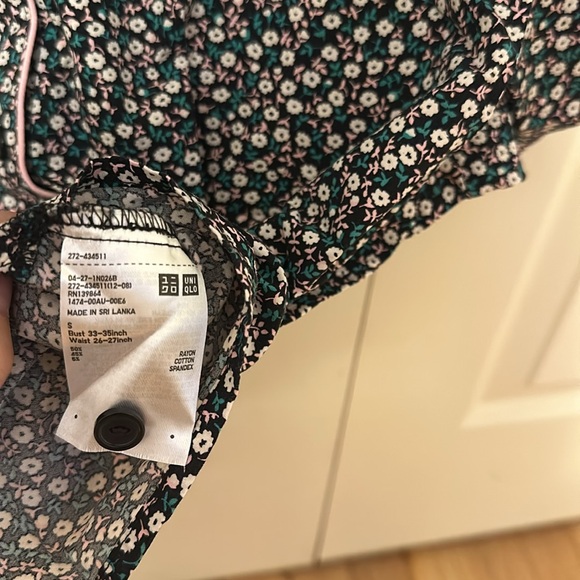 Uniqlo darling floral print pajama Top size small - Picture 5 of 6